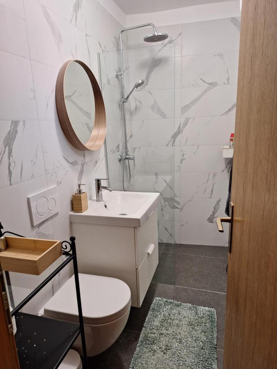 Apartamento Avrora House Free Parking In Old Town Liubliana Exterior foto