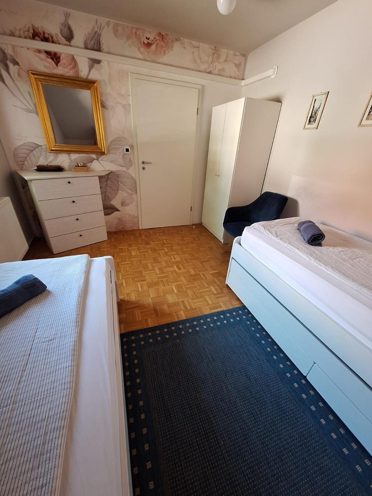 Apartamento Avrora House Free Parking In Old Town Liubliana Exterior foto